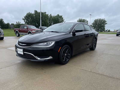 2015 Chrysler 200, $9989. Photo 2