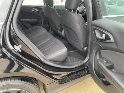 2015 Chrysler 200, $9989. Photo 12