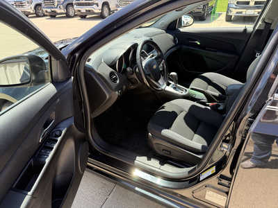 2014 Chevrolet Cruze, $8485. Photo 5