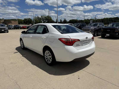 2018 Toyota Corolla, $11987. Photo 3