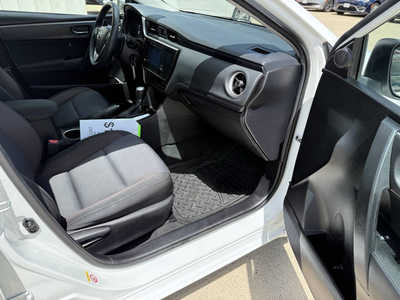 2018 Toyota Corolla, $11987. Photo 11
