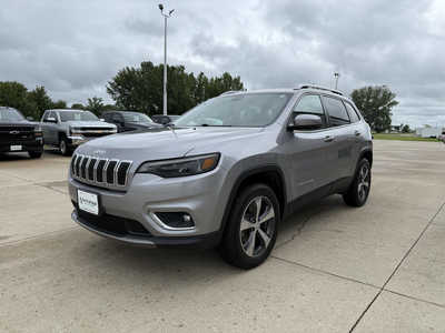 2019 Jeep Cherokee, $13436. Photo 2