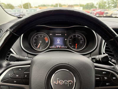 2019 Jeep Cherokee, $13436. Photo 7