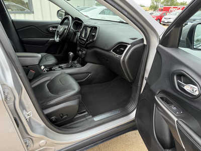 2019 Jeep Cherokee, $13436. Photo 11