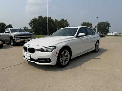 2017 BMW 3 Series, $16978. Photo 2