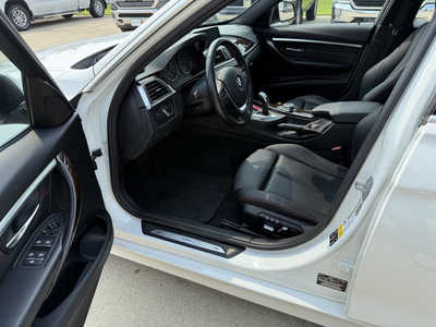 2017 BMW 3 Series, $16978. Photo 5