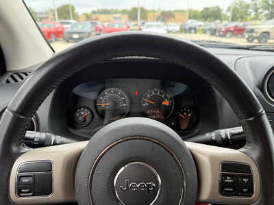 2017 Jeep Compass, $9974. Photo 7