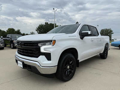 2022 Chevrolet 1500 Crew Cab, $26884. Photo 2