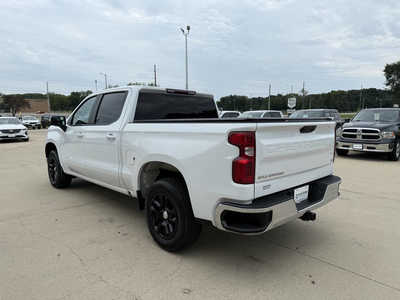 2022 Chevrolet 1500 Crew Cab, $26884. Photo 3
