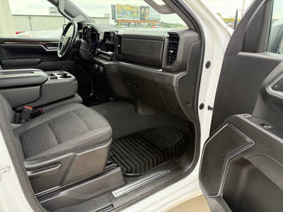 2022 Chevrolet 1500 Crew Cab, $26884. Photo 11