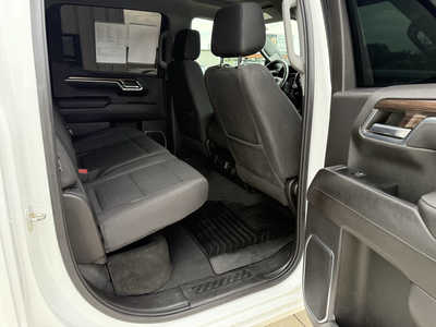 2022 Chevrolet 1500 Crew Cab, $26884. Photo 12