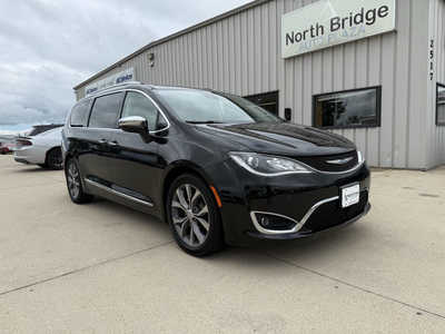 2018 Chrysler Pacifica, $19988. Photo 1