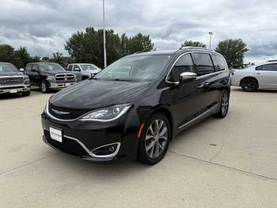 2018 Chrysler Pacifica, $19988. Photo 2
