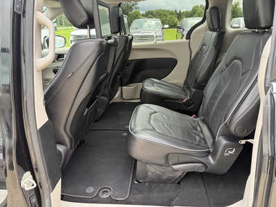 2018 Chrysler Pacifica, $19988. Photo 6