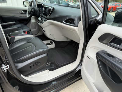2018 Chrysler Pacifica, $19988. Photo 12
