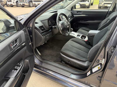 2013 Subaru Legacy, $7386. Photo 5