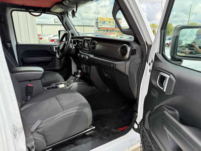 2018 Jeep Wrangler Unlimited, $20367. Photo 11