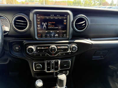 2020 Jeep Gladiator, $27984. Photo 8