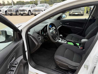2015 Chevrolet Cruze, $7988. Photo 5