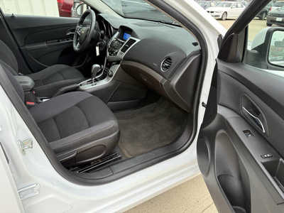 2015 Chevrolet Cruze, $7988. Photo 11