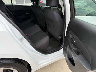 2015 Chevrolet Cruze, $7988. Photo 12