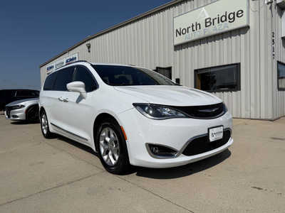 2019 Chrysler Pacifica, $16564. Photo 1
