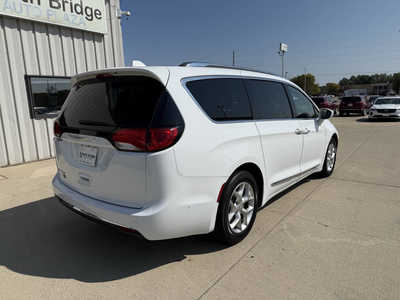 2019 Chrysler Pacifica, $16564. Photo 4