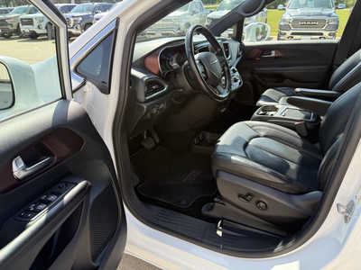 2019 Chrysler Pacifica, $16564. Photo 5