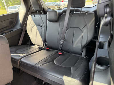 2019 Chrysler Pacifica, $16564. Photo 7