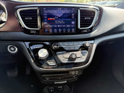 2019 Chrysler Pacifica, $16564. Photo 9