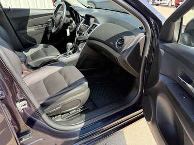 2015 Chevrolet Cruze, $9994. Photo 11