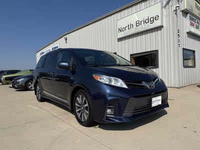 2018 Toyota Sienna, $25893. Photo 1
