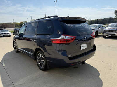 2018 Toyota Sienna, $25893. Photo 3