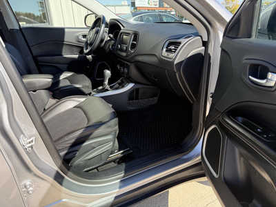 2018 Jeep Compass, $13984. Photo 11