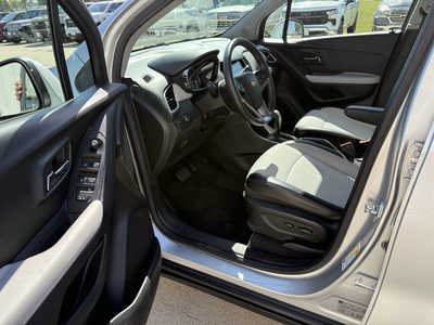 2017 Chevrolet Trax, $11896. Photo 5