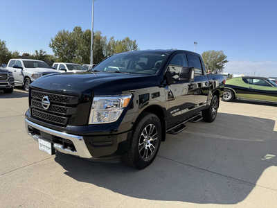 2022 Nissan Titan, $29987. Photo 2
