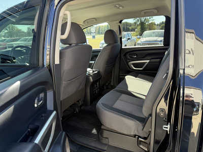 2022 Nissan Titan, $29987. Photo 6