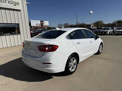 2017 Chevrolet Cruze, $10952. Photo 4