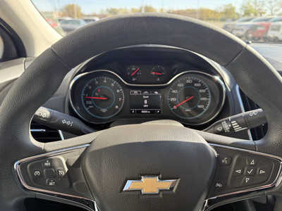 2017 Chevrolet Cruze, $10952. Photo 7