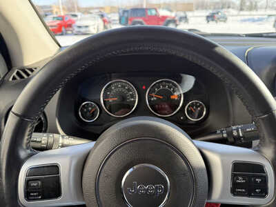 2017 Jeep Compass, $11316. Photo 7