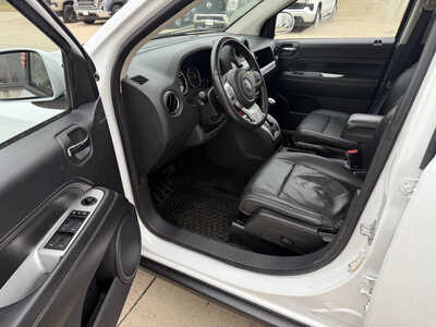 2017 Jeep Compass, $10961. Photo 5