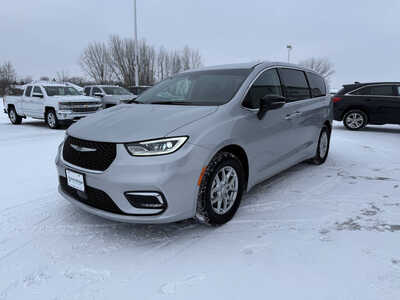 2024 Chrysler Pacifica, $34669. Photo 2