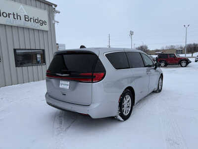 2024 Chrysler Pacifica, $34669. Photo 4