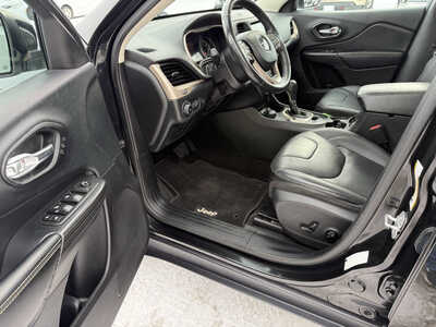 2015 Jeep Cherokee, $11998. Photo 5