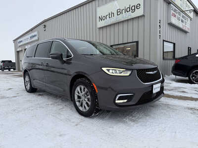 2023 Chrysler Pacifica, $25954. Photo 1