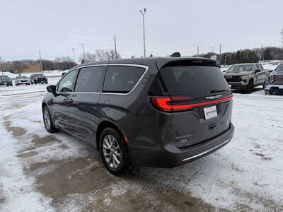2023 Chrysler Pacifica, $25954. Photo 3