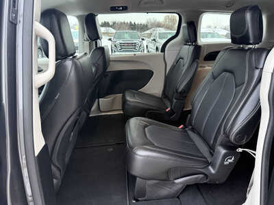 2023 Chrysler Pacifica, $25954. Photo 6