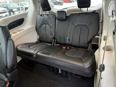 2023 Chrysler Pacifica, $25954. Photo 7