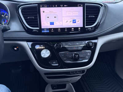 2023 Chrysler Pacifica, $25954. Photo 9