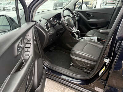 2021 Chevrolet Trax, $15495. Photo 5
